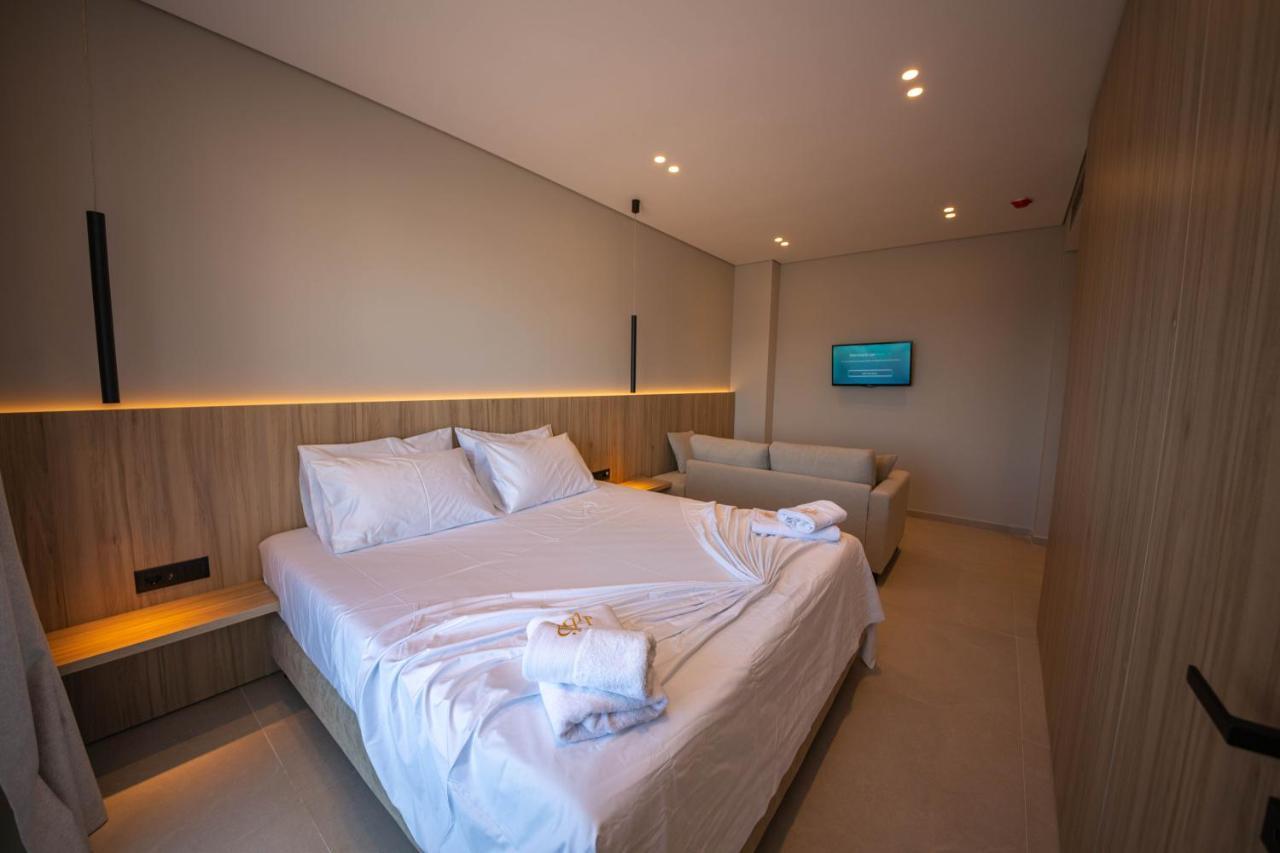 Hotel Portanova Sarandë Exteriör bild