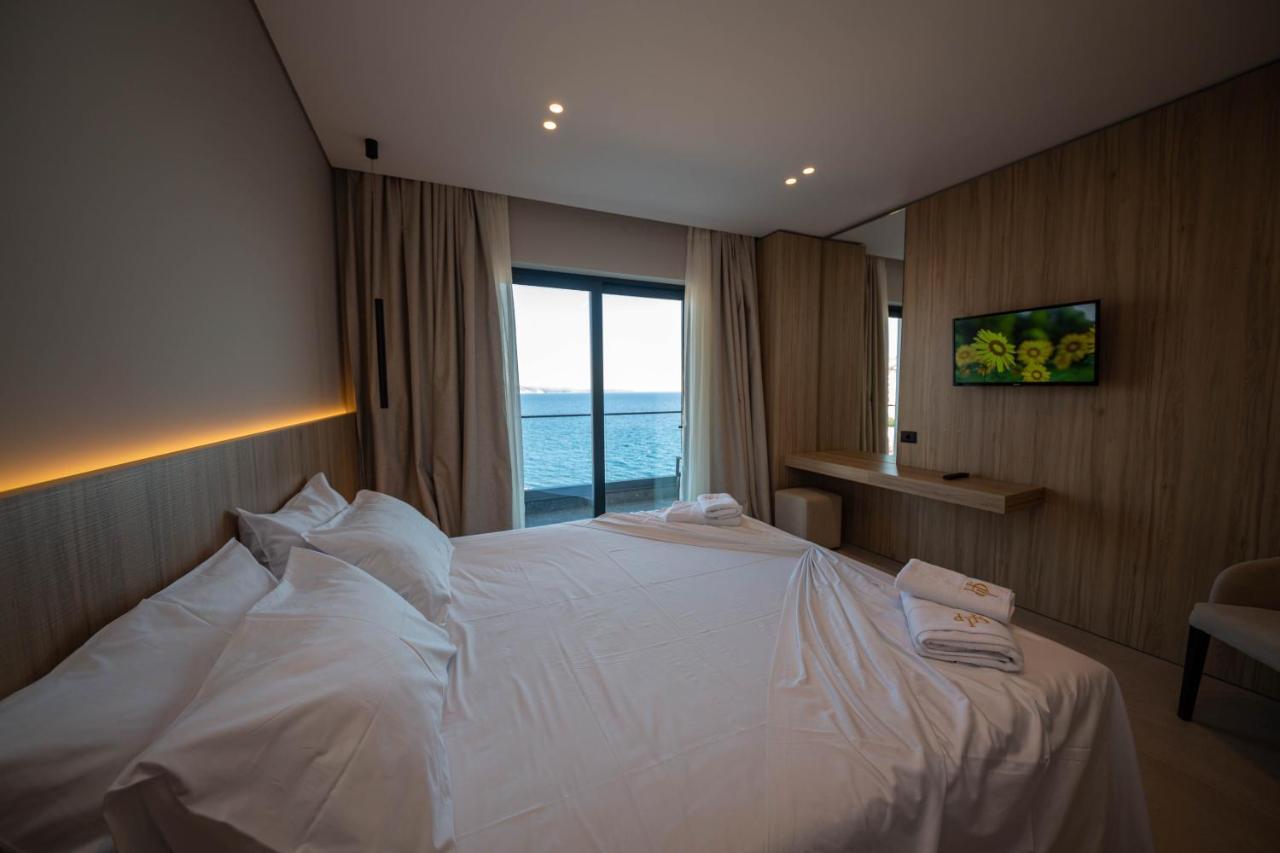 Hotel Portanova Sarandë Exteriör bild
