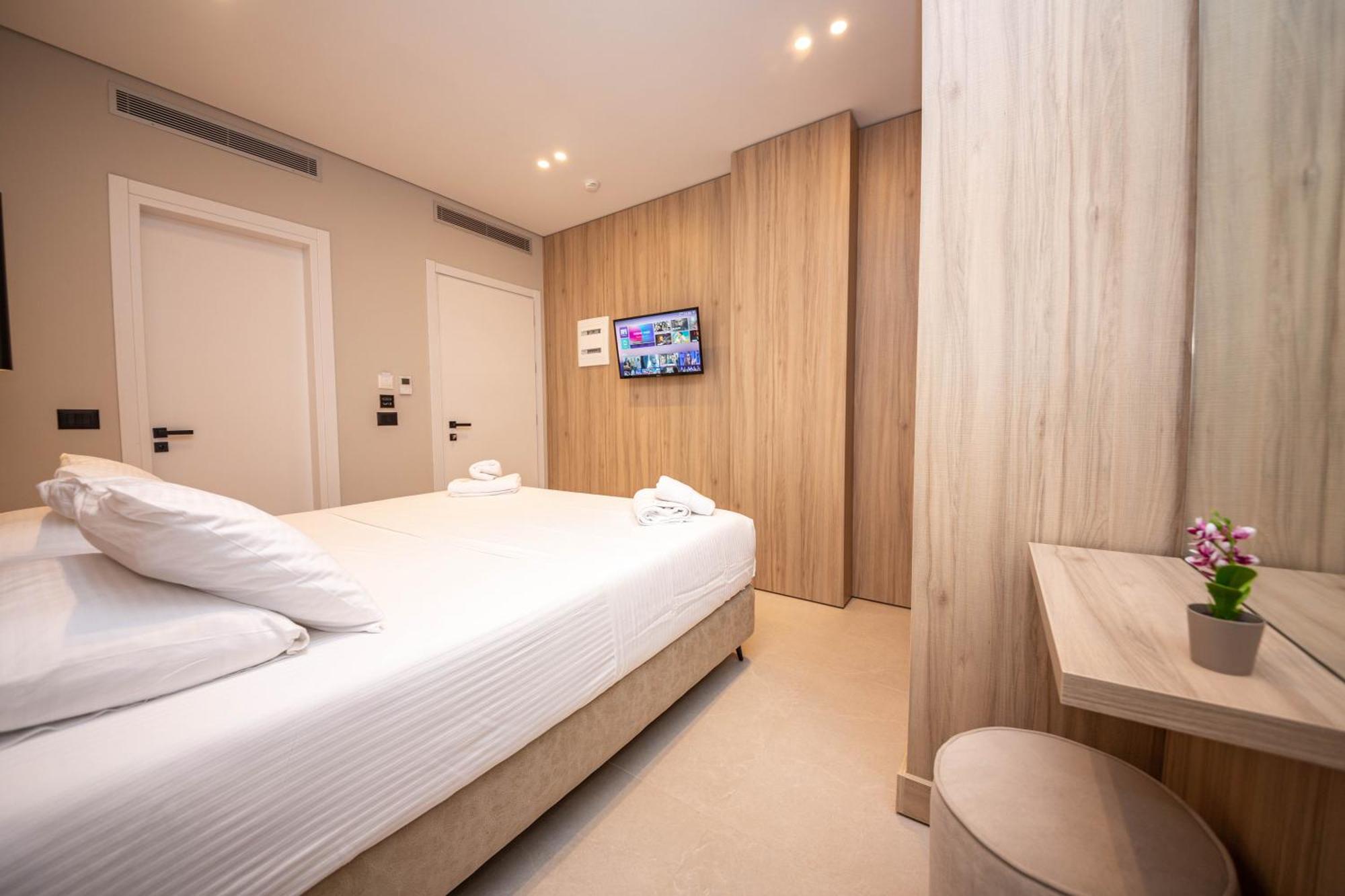 Hotel Portanova Sarandë Rum bild